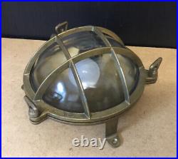 Good Quality Vintage Heavy Brass Nautical Bulkhead / Industrial Light Lamp 7